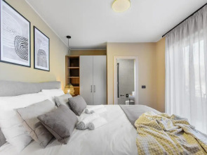 Apartment Near Beach With Pool