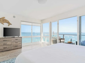 Big Rock Beach Retreat With Oceanfront Balconies, Direct Beach Access & Sweeping Sunset Views Pacific Coast Outlook by Avantstay