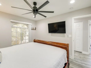 4 Mi to Lake Havasu: Home w/ Views, Pool & Spa