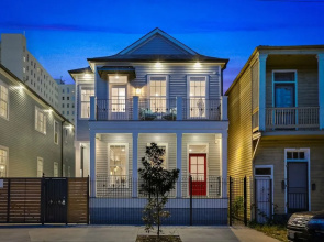Spacious 5BR Urban Retreat with Balcony & Pool