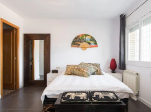 Sunny Apartment 3 Blocks to the Beach