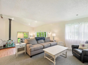 Charming & Scenic Gouldsboro Getaway w/ Patio!