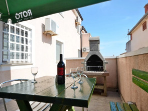 Apartments and Rooms Mladen