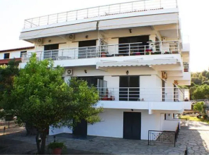 Salonikiou Beach Deluxe Apartments