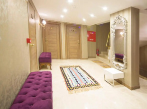 Golden Rain Hotel Old City