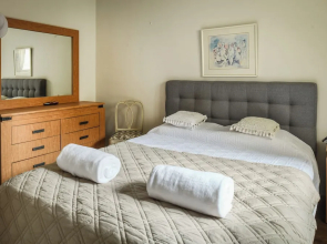 Homey Sea-Side Apartment by Sea N' Rent