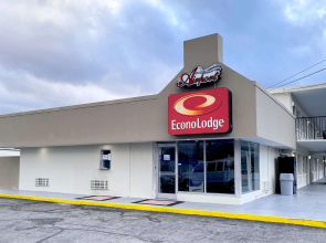 Econo Lodge Airport