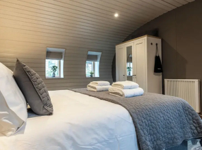 Unique 1 BD Eco-Retreat in Old Chalford