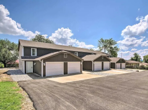 Chic Townhome ~ 6 Mi to Talking Rocks Cavern!