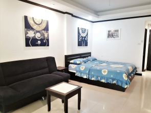 Large Studio Baan Suan Lalana