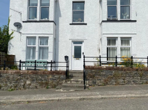 Beautiful, Spacious Flat in St Johns Town of Dalry