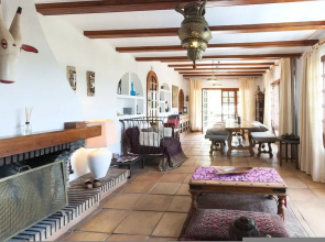 Casabra in Ador With 5 Bedrooms and 3 Bathrooms
