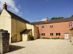 Beautiful 7 bedroom house hottub wifi