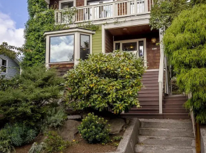 Sleeps 16 Luxurious 6BR Seattle Home