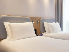 Holiday Inn Express Brussels Airport by IHG