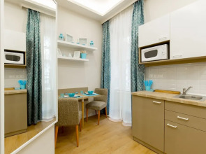 Budapest Holiday Colours