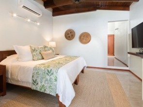Casa Woodbine Beachfront House