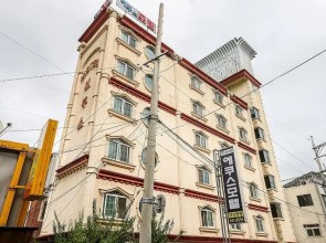 The Wall Hotel
