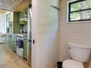 Upscale + Modern Tiny Cabin on Cane River!