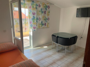Apartment Sandra - 40m from the sea & parking: A1 Nin, Zadar riviera
