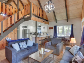 Cabin w/ Deck, Fire Pit & Big Bear Lake Access!