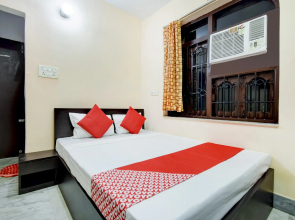 OYO Flagship 77462 White Velvet Inn