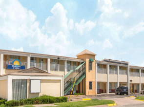 Blue Way Inn & Suites Wichita East