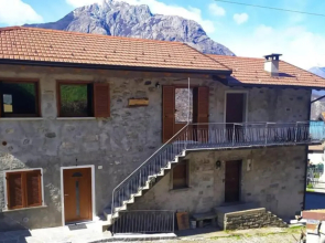 La Casa dei miei Nonni tra montagne e lago