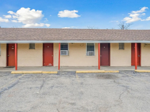 Flint Motel by OYO MI Near I-475