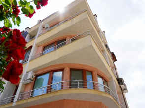 Shushi's Central Studio Apartment