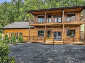 Splashin Around 4 Bedroom Home by Redawning