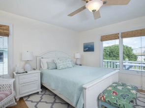 Robin's Nest 4 Bedroom Home by RedAwning