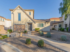 Bright Goodyear Home: Community Pool, Hot Tub