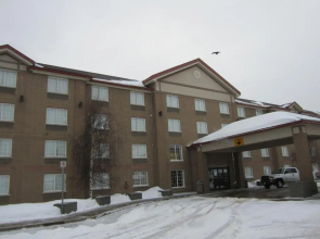 Woodlands Inn & Suites