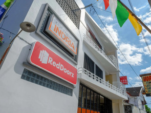 Reddoorz Near Pasar Gede Solo