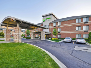 Holiday Inn Express Romulus / Detroit Airport by IHG