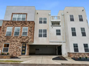 Rooftop Hot Tub - 9 Bed Luxury w Free Parking