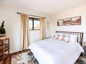 Cozy Rustic Home minutes to Joshua Tree Nat'l Park