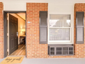 The Guest Lodge Gainesville