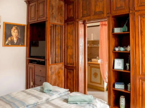 8 Small and cozy Suite