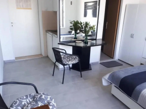 Palm tree studio, Podgora