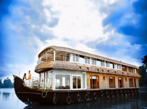 India Vacationz Houseboat