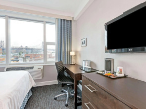 Wyndham Garden Long Island City Manhattan View Hotel