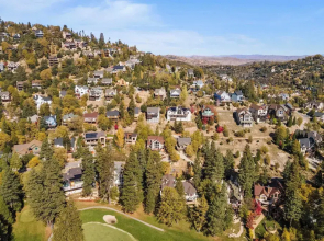 5bdr Stay w/ Fireplace, Game Room & Family-friendly Amenities Arrowhead Chalet by Avantstay