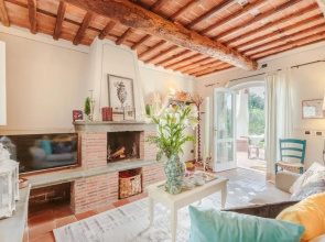 Rondini Farmhouse in Chiatri