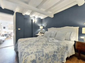 Santo Spirito Romantic by Mmega