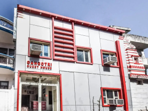 Oyo Flagship 71698 Gangotri Guest House