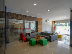 RedDoorz Plus @ Blessing Hotel Palembang