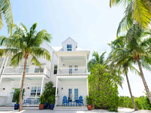 Parrot Key Hotel & Villas