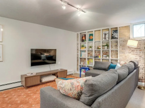 Walkable Apt w/ Off-street Parking in Cheesman!
